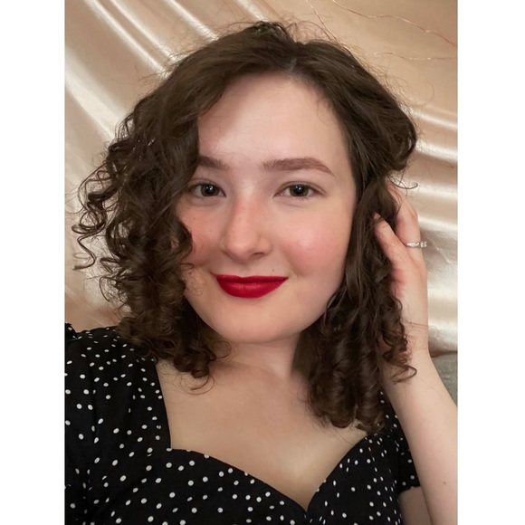 Meet your Posher, Kaitlynd - Picture 3 of 5